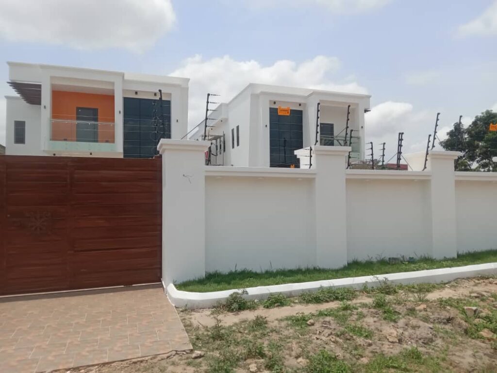 4 BEDROOMS